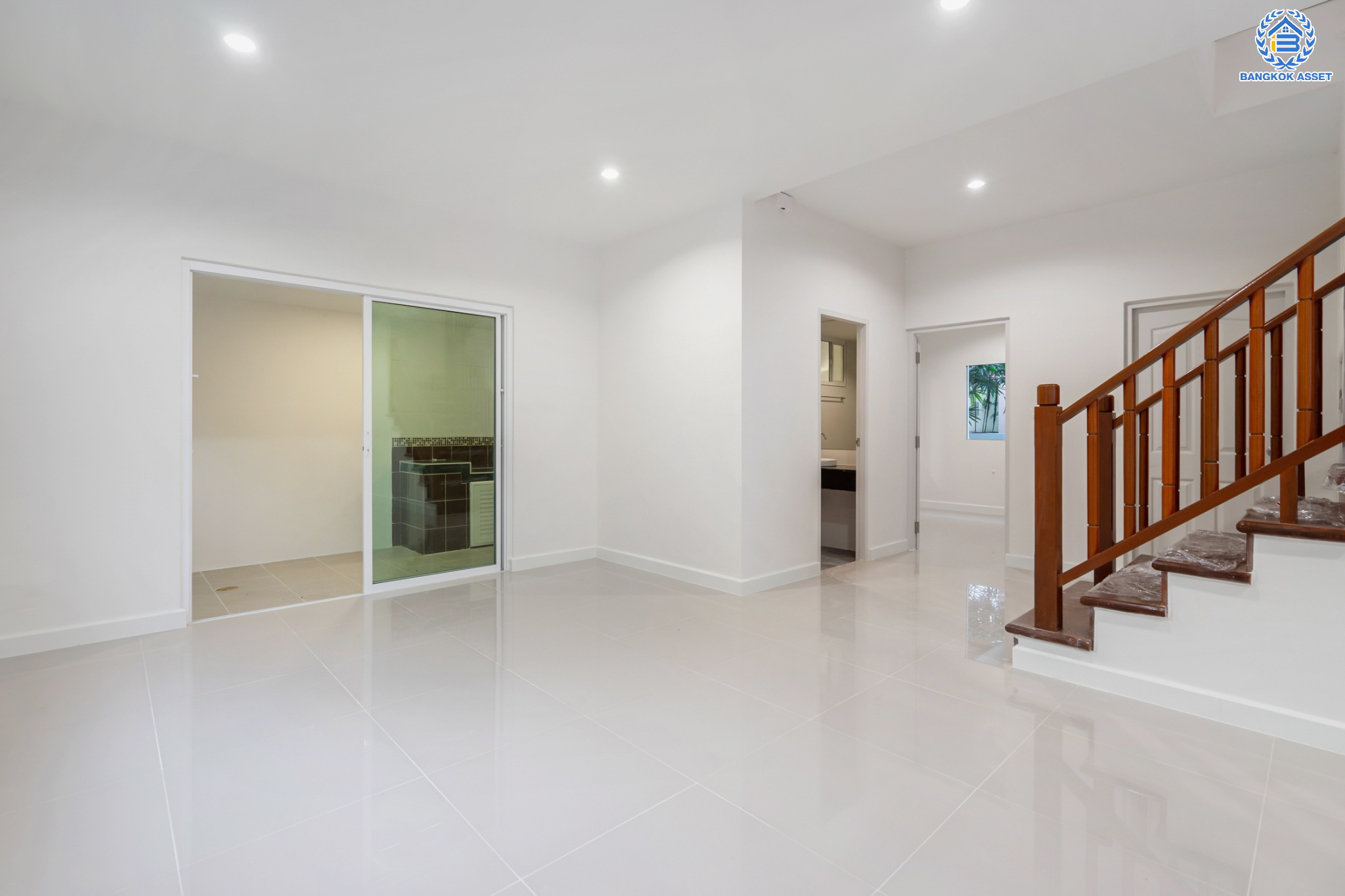 บ้านมือสองตกแต่งใหม่ หลังใหญ่ ดีไซน์ทันสมัย เนื้อที่ 54.1 ตร.ว. ม.ภัสสร14 บางใหญ่-กาญจนาฯ (ซ.กันตนา) รองรับทุกความสุข ฟังก์ชัน 3 ห้องนอน 3 ห้องน้ำ 1 ห้องอเนกประสงค์ 2 ที่จอดรถ บนทำเลศักยภาพ ใกล้เซ็นทรัลเวสต์เกต ทางด่วน "ศรีรัช" และรถไฟฟ้าสายสีม่วง "สถานีตลาดบางใหญ่"